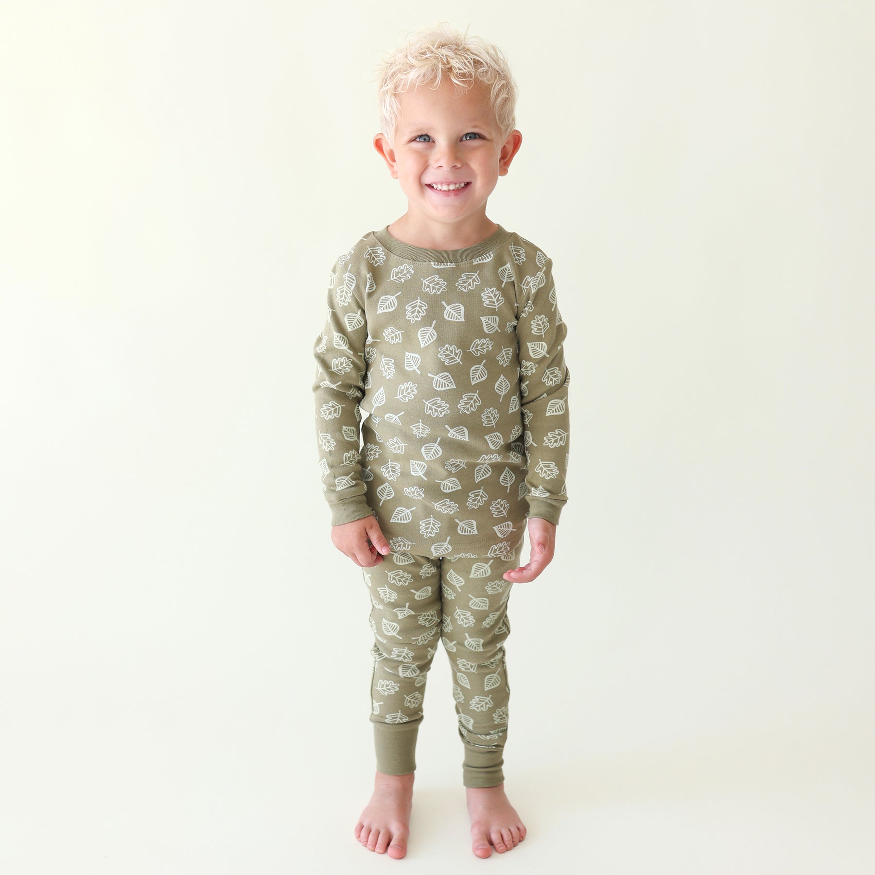 FW24_IG_PAJAMAS_oliveleaves_79664937-8e60-457e-940b-baaed64316a1.jpg
