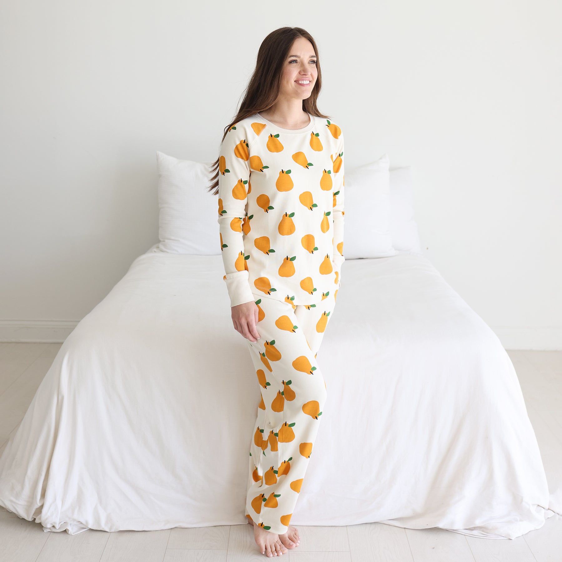 FW24_IG_PAJAMAS_women_pears_straightleg.jpg